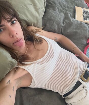 Full leaked Emily labowe private photo