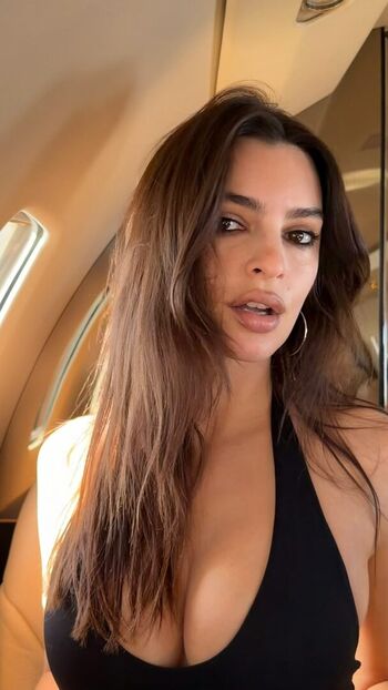 Emily Ratajkowski