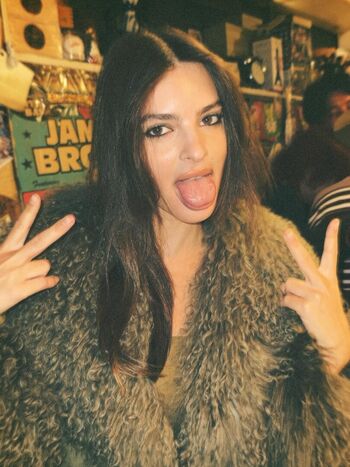 Full leaked Emily ratajkowski  page private photo