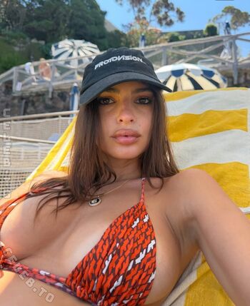 Full leaked Emily ratajkowski private photo