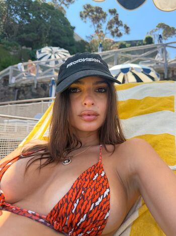 Full leaked Emily ratajkowski private photo