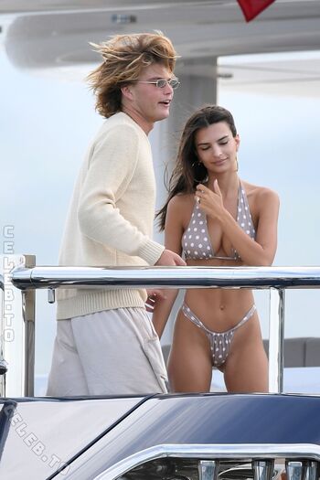 Full leaked Emily ratajkowski  page private photo