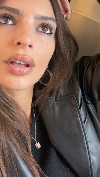 Full leaked Emily ratajkowski  page private photo