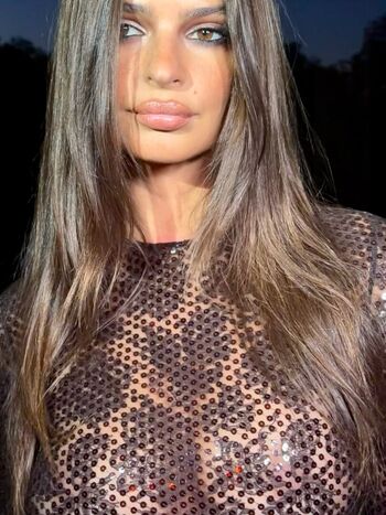 Full leaked Emily ratajkowski  page private photo