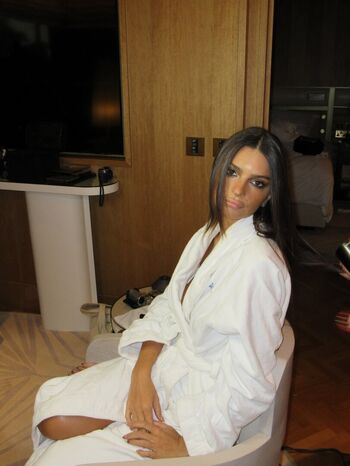 Full leaked Emily ratajkowski  page private photo