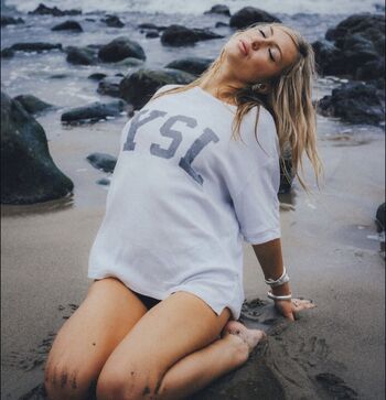 Full leaked Emily roman page private photo