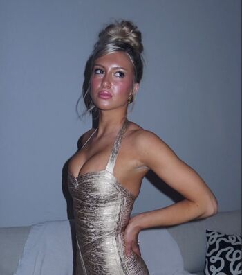 Full leaked Emily roman page private photo