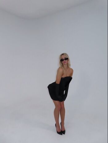 Full leaked Emily roman page private photo