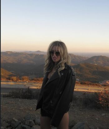 Full leaked Emily roman page private photo