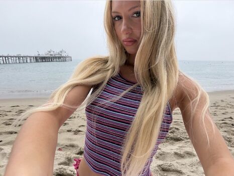 Full leaked Emily roman private photo