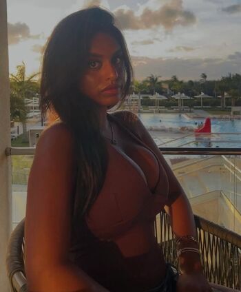Full leaked Emily santttt private photo