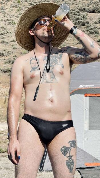 Full leaked Emily wells private photo