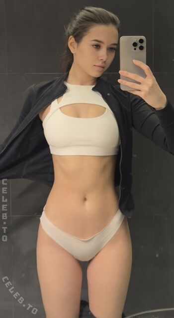 Full leaked Emilybatee private photo
