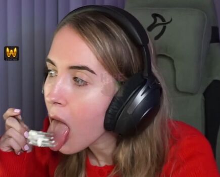 Full leaked Emilycc private photo