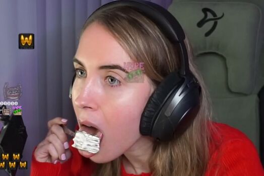 Full leaked Emilycc private photo