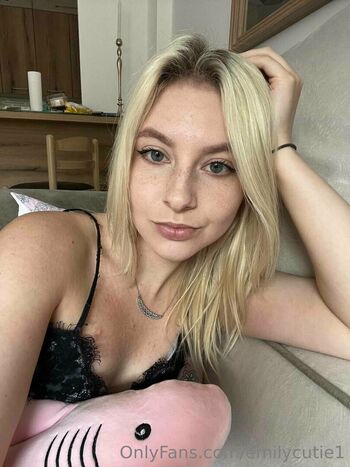 Full leaked Emilycutie private photo