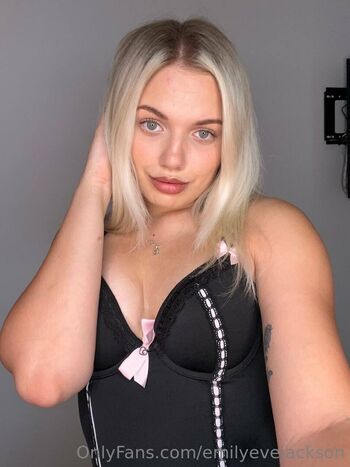 Full leaked Emilyevejackson private photo