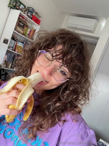 Full leaked Emilyglivern private photo
