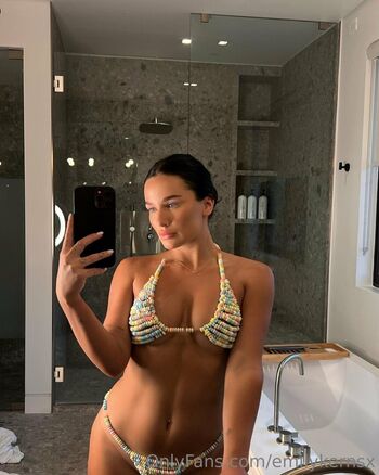 Full leaked Emilykernsx private photo