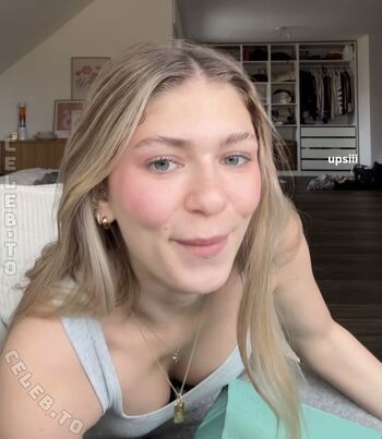 Full leaked Emilylior page private photo