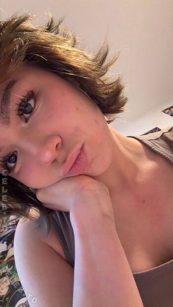 Full leaked Emilyynl private photo