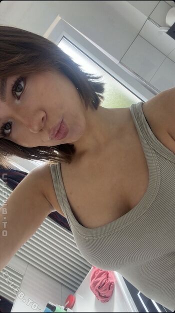 Full leaked Emilyynl private photo