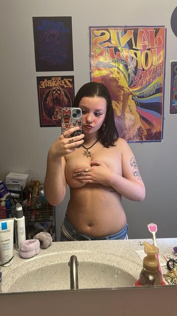 Full leaked Emilyyyrae private photo
