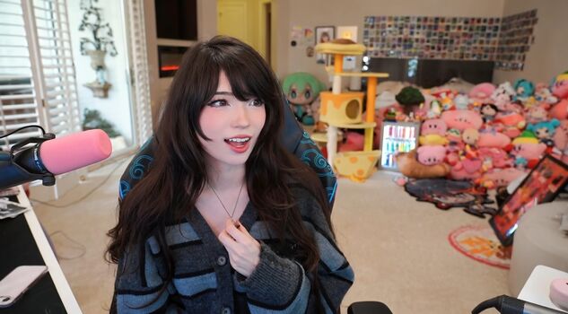 Full leaked Emiru  page private photo
