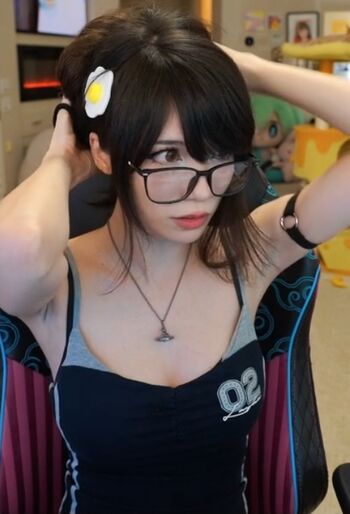 Full leaked Emiru  page private photo