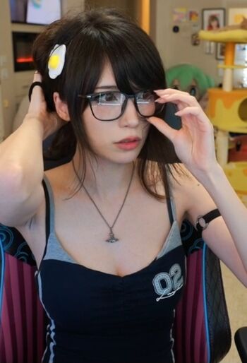 Full leaked Emiru  page private photo