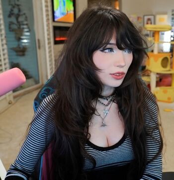 Full leaked Emiru  page private photo