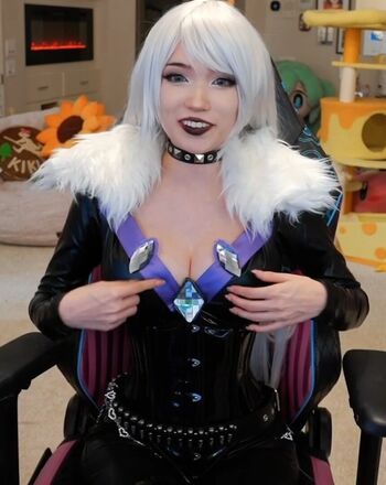 Full leaked Emiru  page private photo