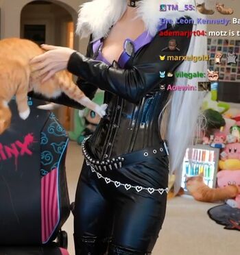 Full leaked Emiru  page private photo