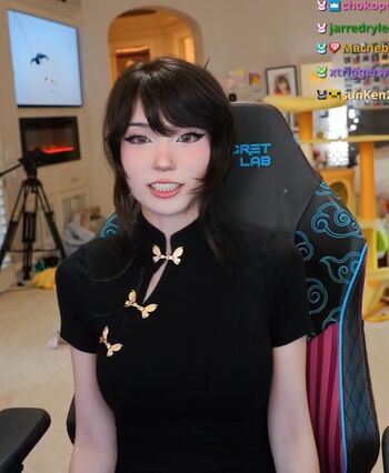 Full leaked Emiru  page private photo