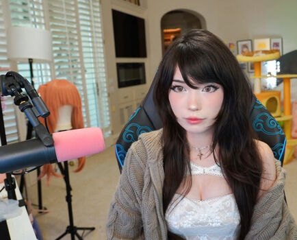 Full leaked Emiru  page private photo