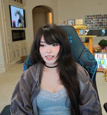 Full leaked Emiru private photo
