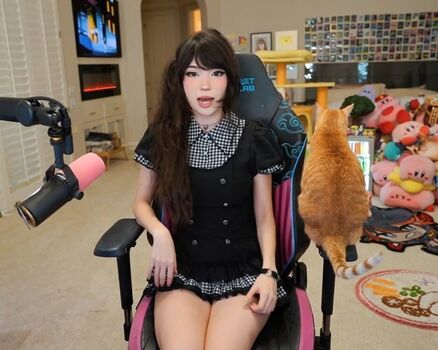 Full leaked Emiru  page private photo
