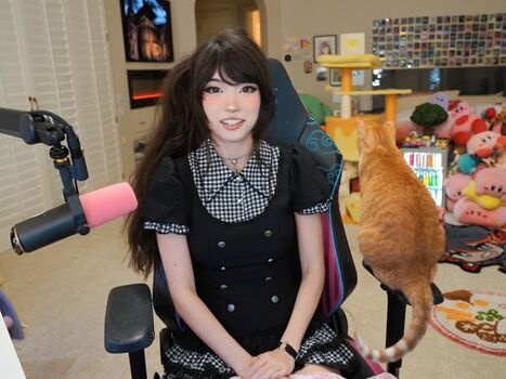 Full leaked Emiru  page private photo