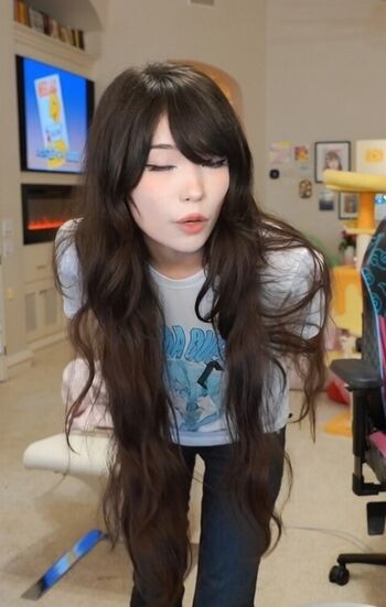 Full leaked Emiru  page private photo