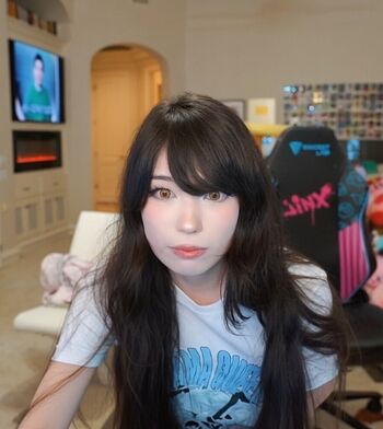 Full leaked Emiru  page private photo