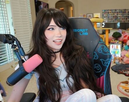 Full leaked Emiru  page private photo