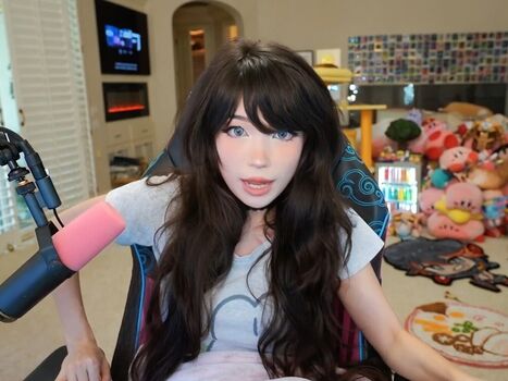 Full leaked Emiru  page private photo