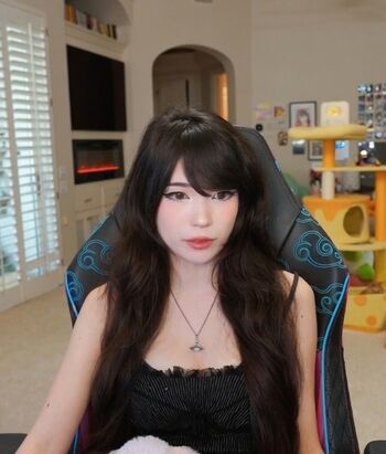 Full leaked Emiru  page private photo