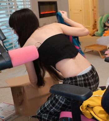 Full leaked Emiru private photo