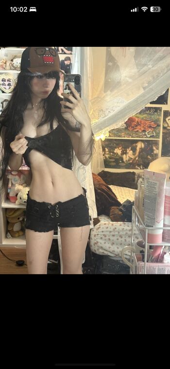 Full leaked Emiru private photo