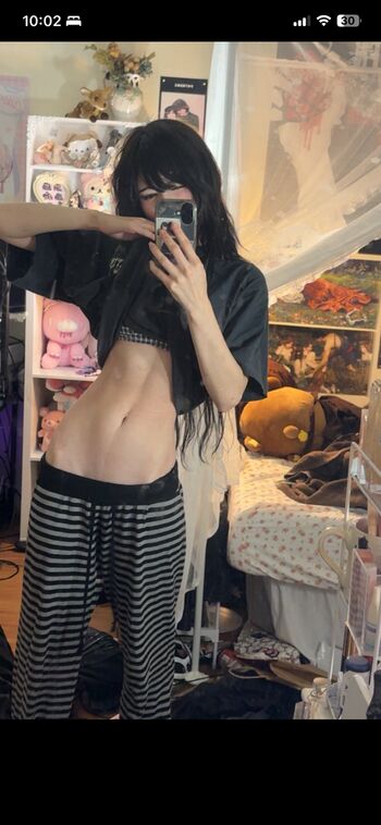Full leaked Emiru private photo