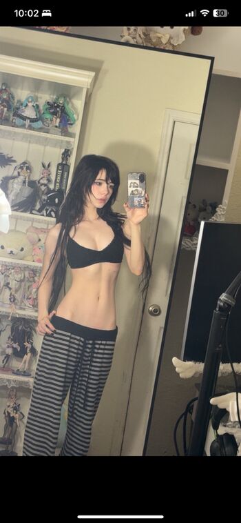 Full leaked Emiru private photo