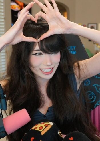 Full leaked Emiru page private photo