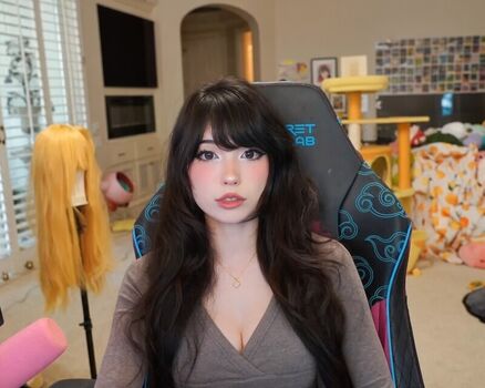Full leaked Emiru page private photo