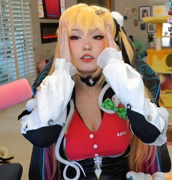 Full leaked Emiru  page private photo